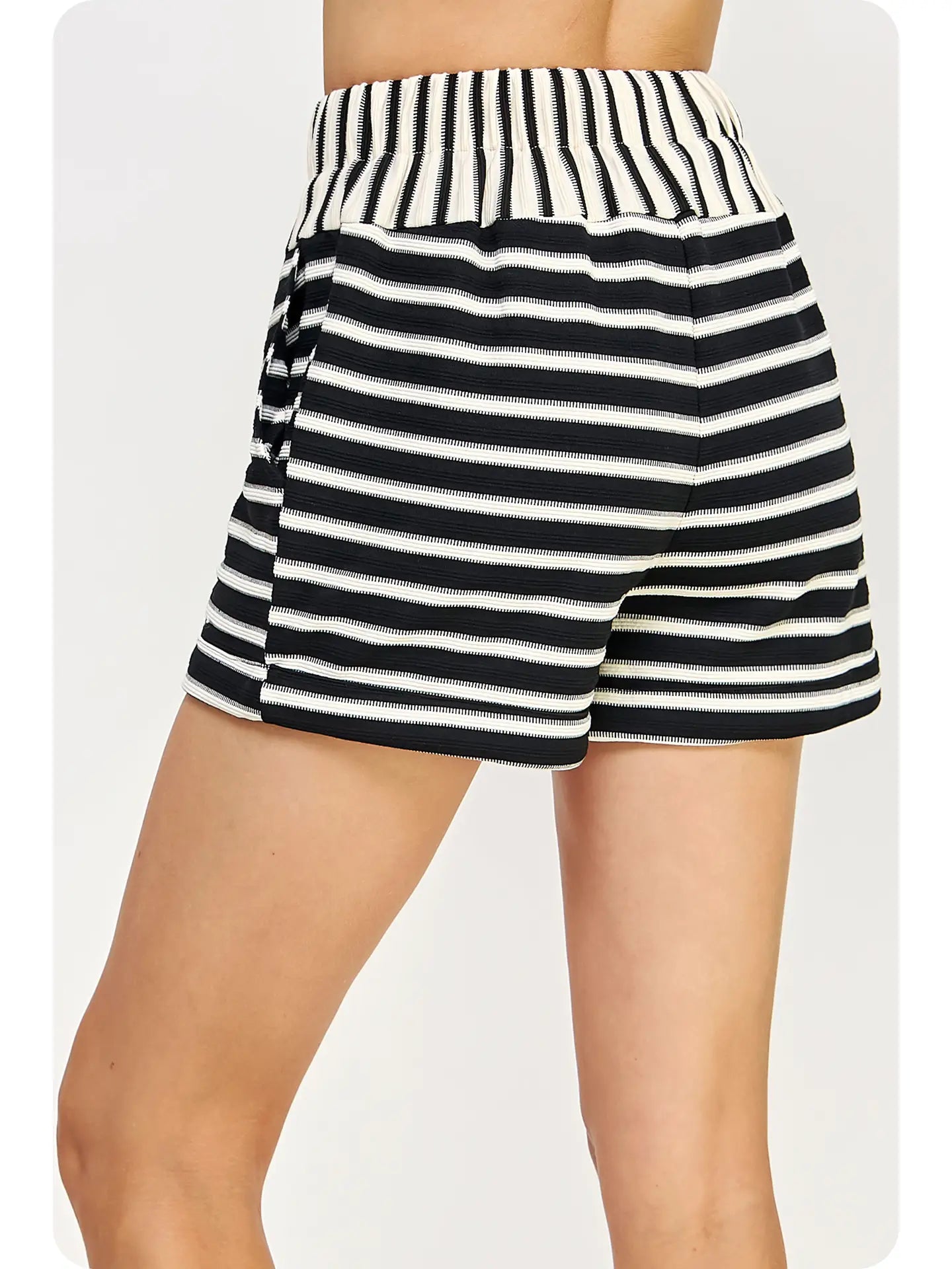 Black & White Shorts in stretch stripe knit fabric