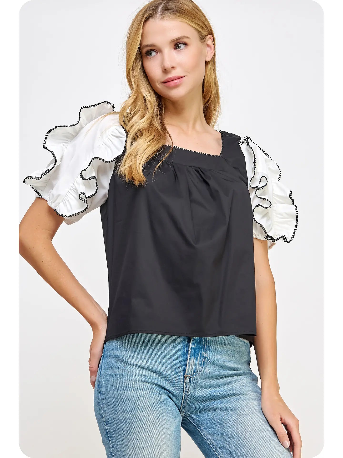 Black & White Short puff sleeve blouse in cotton stretch poplin fabric.